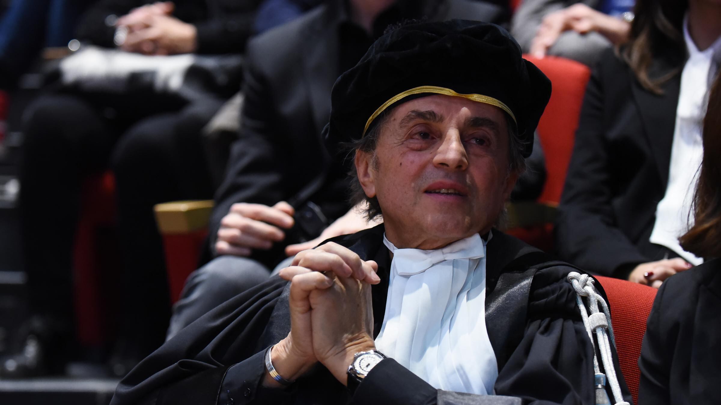 Energia, filosofia e ironia. Ecco cosa serve (parola di Nespolo). "Per non morire d'arte"