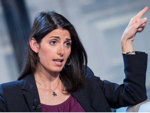 "Pulite le strade che arriva la Raggi". Finto blitz imbarazza Virginia