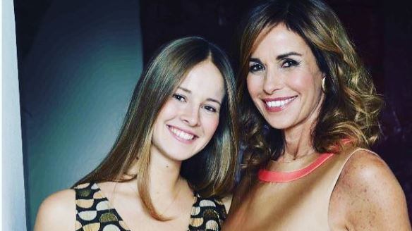 Cristina Parodi fa gli auguri alla figlia per i suoi 21 anni: "Mia bellissima bimba"