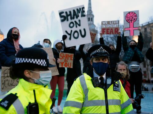 Violenze alla veglia per Sarah. L'ira di Londra su Scotland Yard
