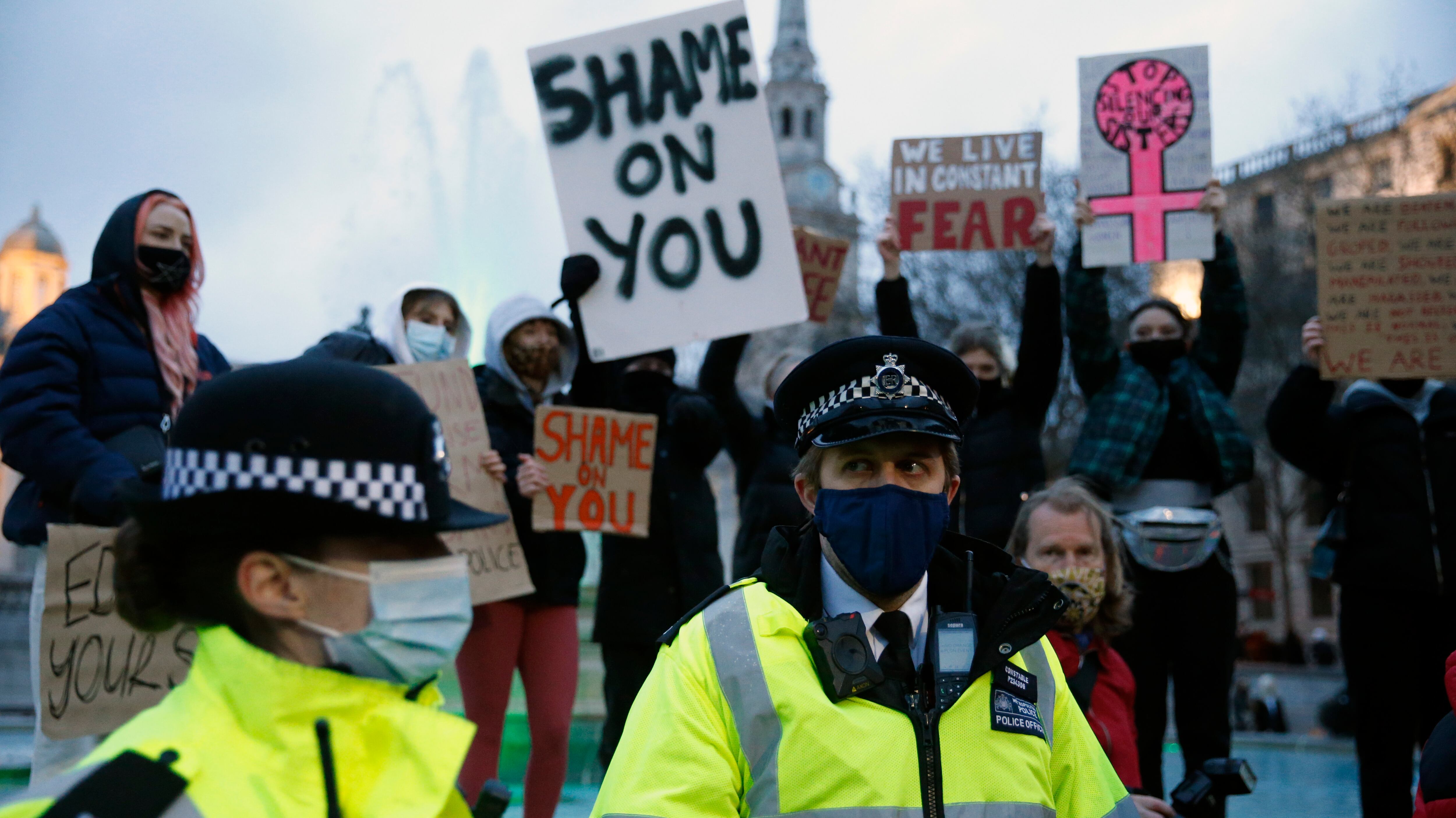 Violenze alla veglia per Sarah. L'ira di Londra su Scotland Yard