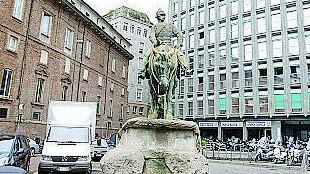 Piazza Missori, lavori da 700mila euro Traffico deviato e un'aiuola gigante Chiusa al traffico via Unione Spostati i parcheggi per moto