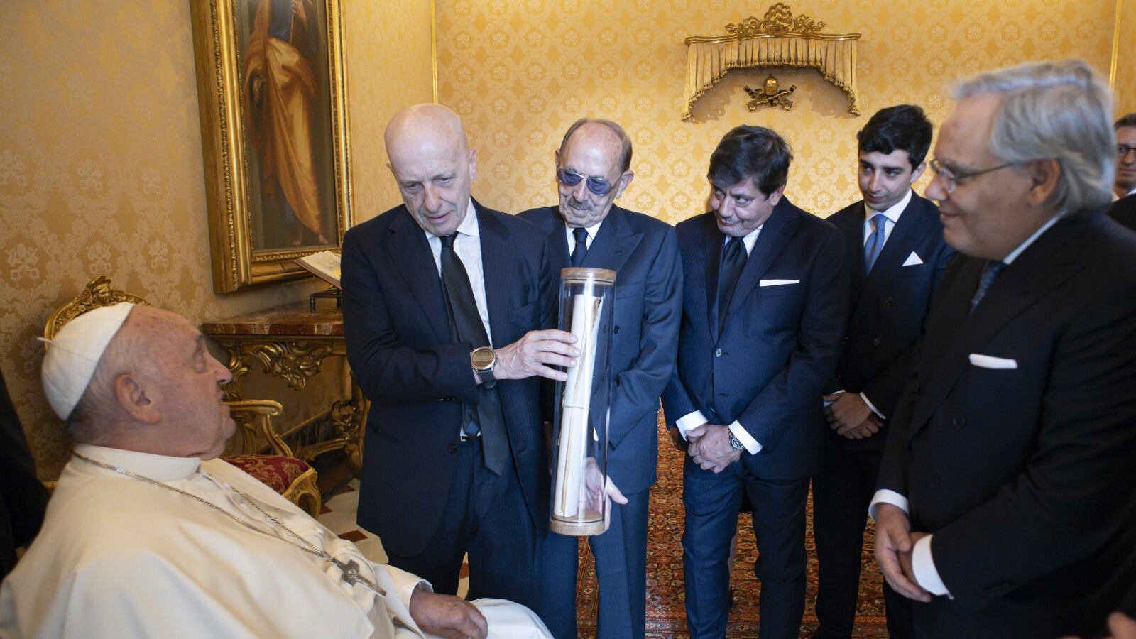 Il Papa riceve i vertici del Giornale. "Chiedo ai lettori di pregare per me"