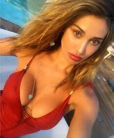 Belen Rodriguez sexy senza trucco 10