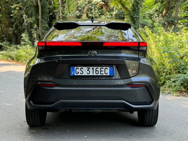 Toyota C-HR 2024: guarda la gallery del nuovo crossover full-hybrid 17
