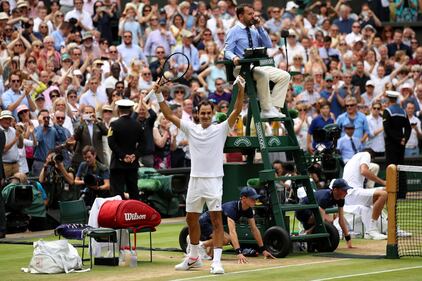 Roger Federer trionfa a Wimbledon: le foto più belle 2