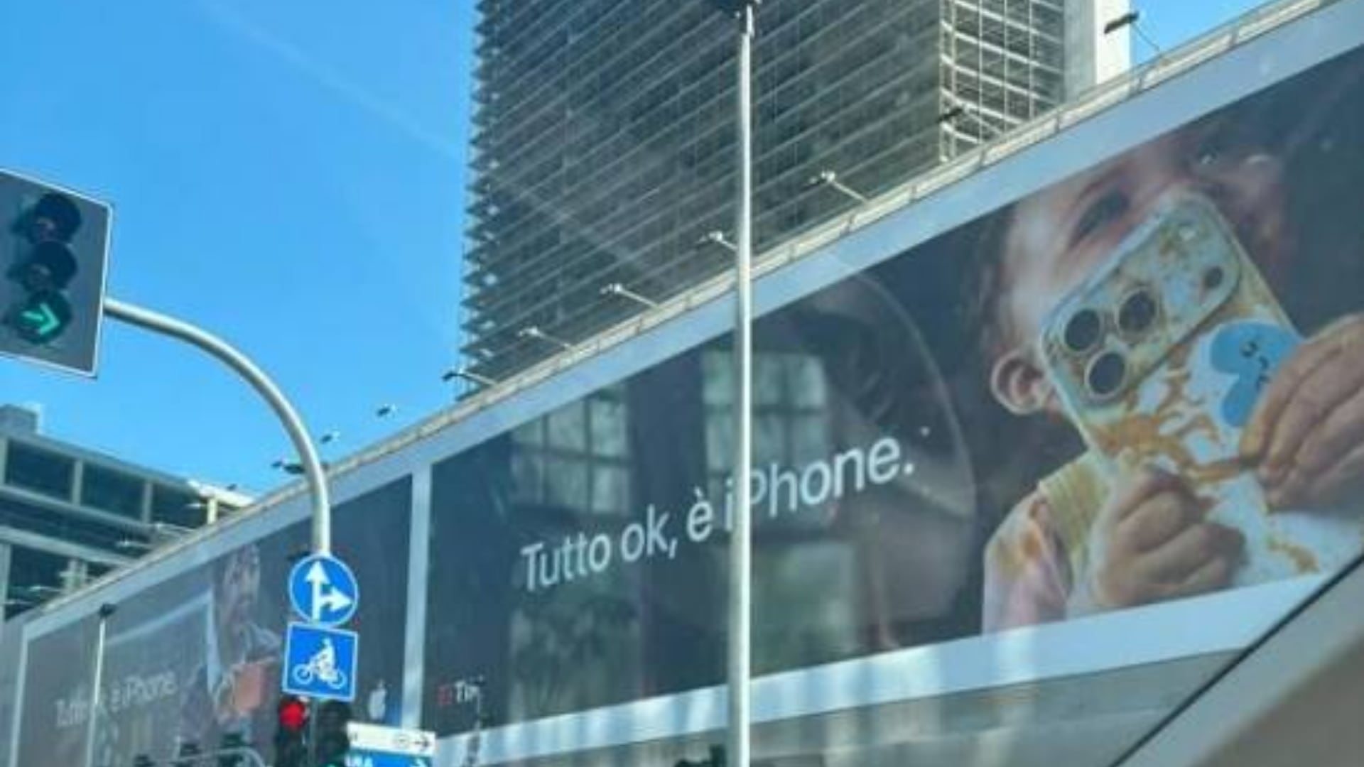Pubblicità nuovo iPhone con un bambino