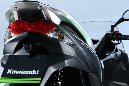 Kawasaki J300 6