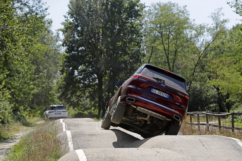 Jeep Grand Cherokee 4xe: guarda tutte le foto 12