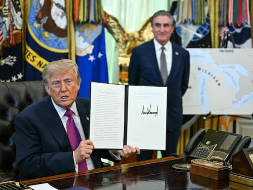 Trump sfida il Canada e cambia nome al Lago Ontario: per gli Usa sarà “Lake America”