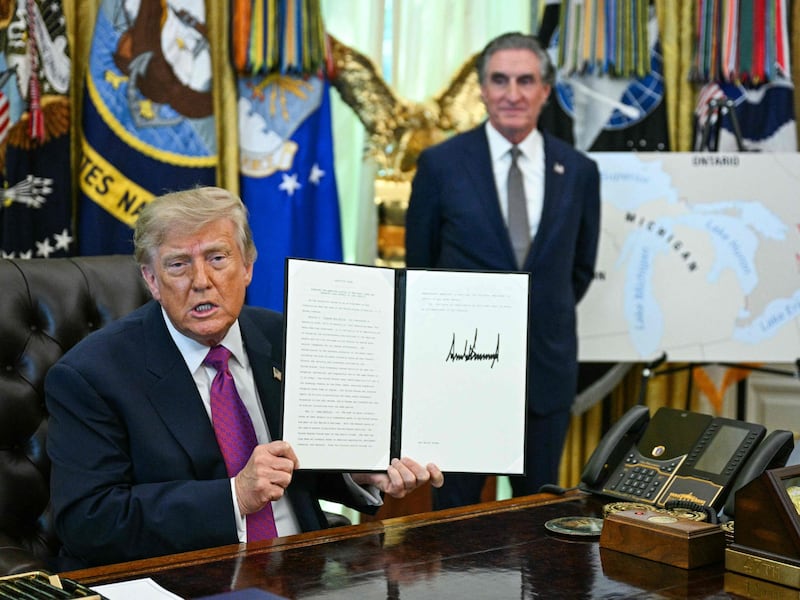Trump sfida il Canada e cambia nome al Lago Ontario: per gli Usa sarà “Lake America”