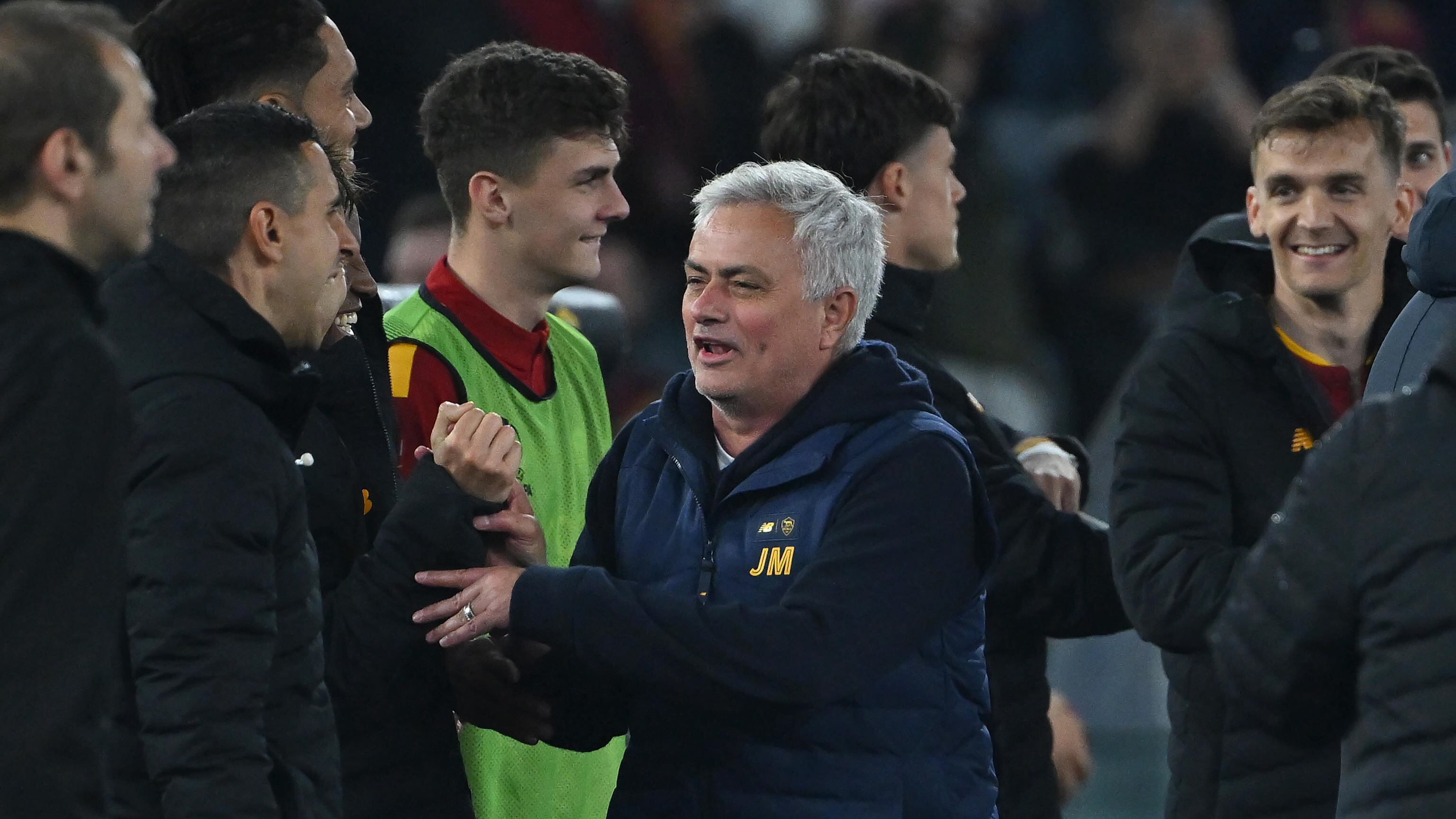 Josè Mourinho, lo Special One che vive il calcio da imperatore