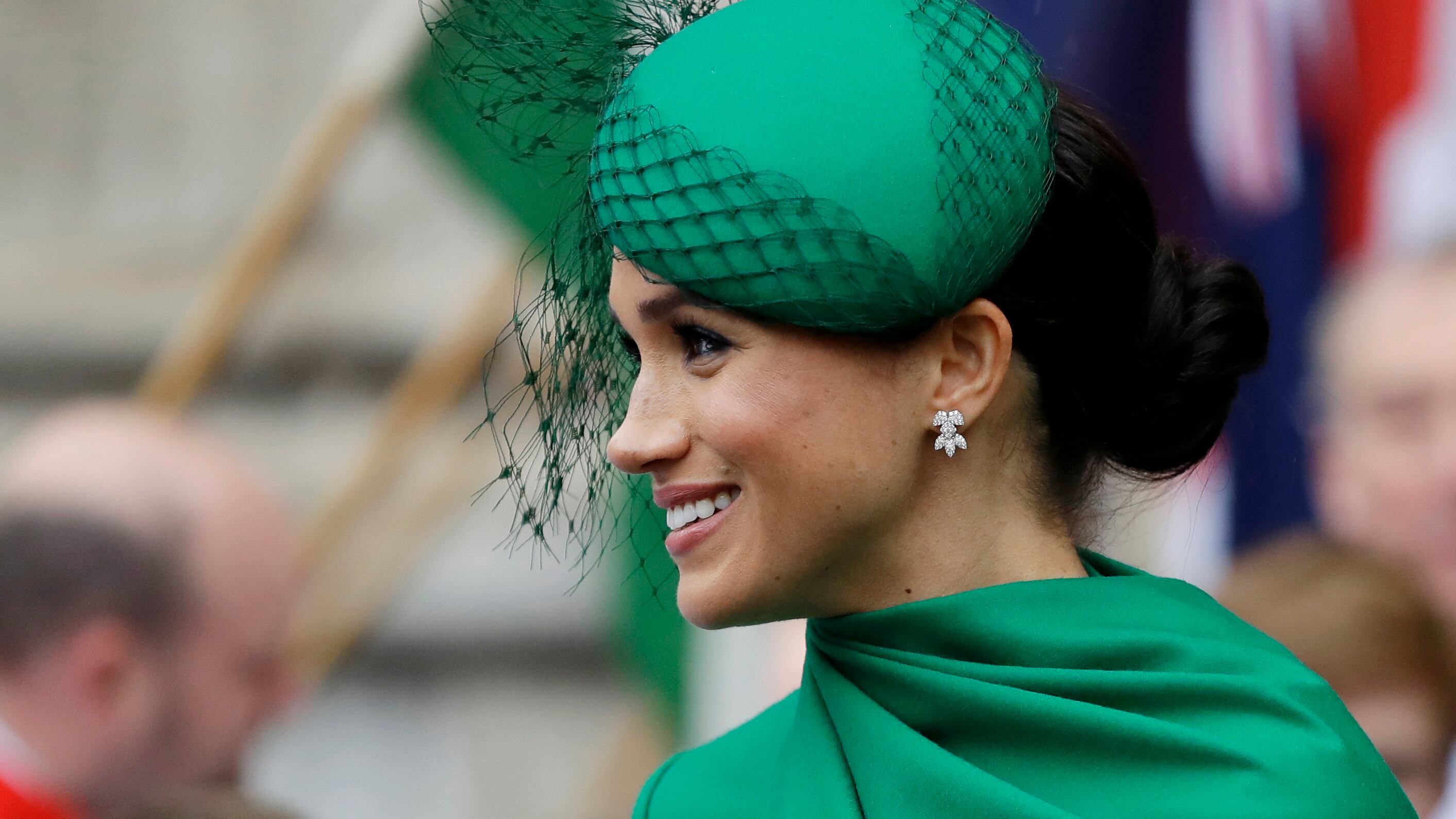 L'affronto di Meghan alla Regina: cosa si nasconde nel libro