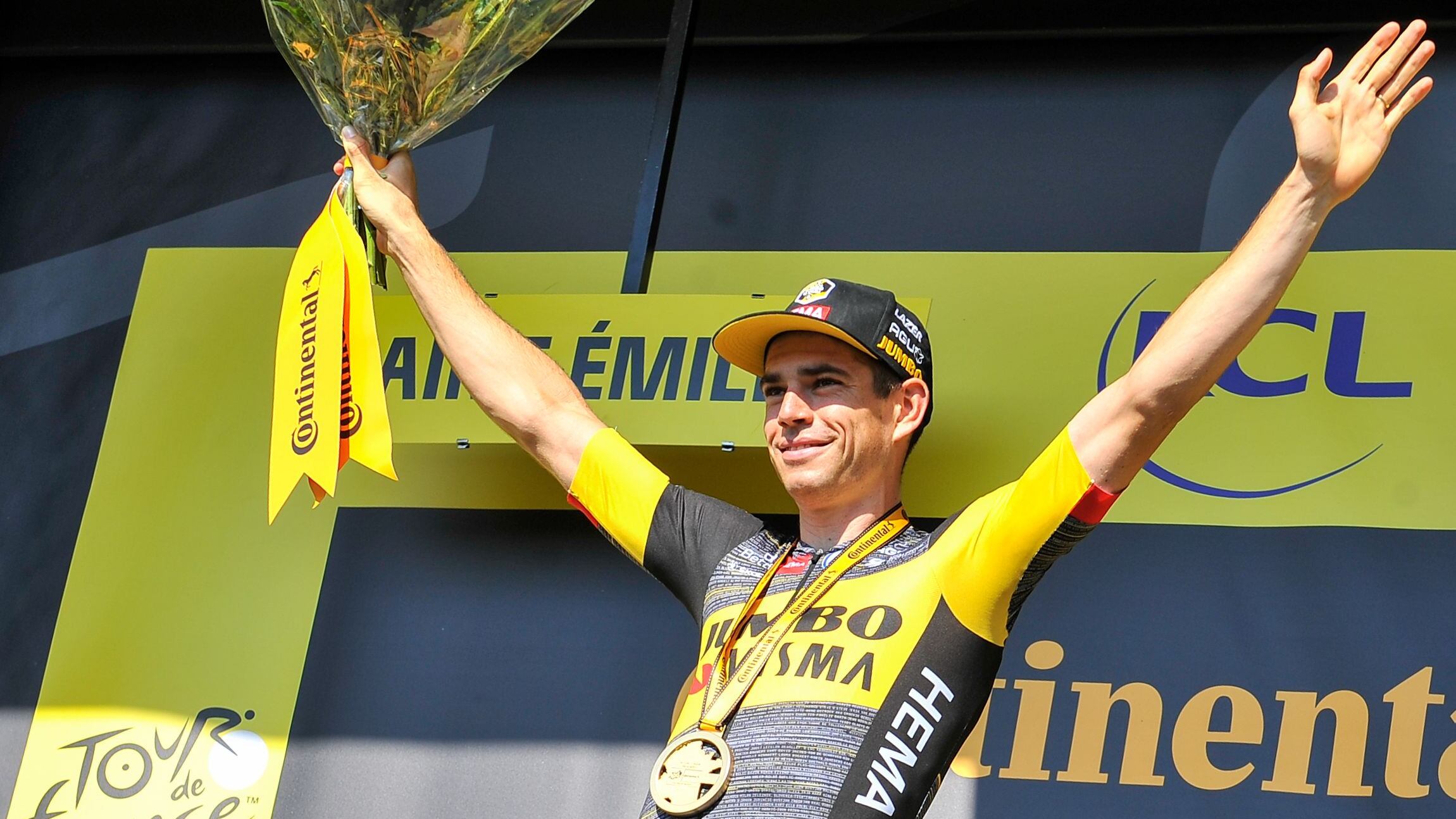 Crono a Van Aert. Oggi finale tra le polemiche