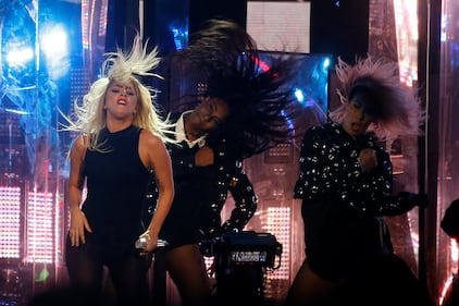 Lady Gaga nuda per Naomi Campbell 7