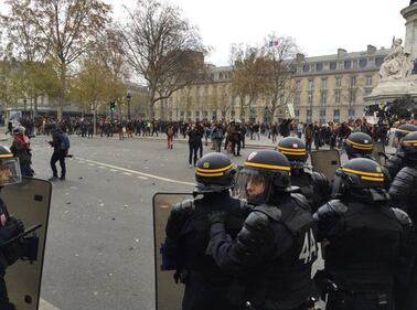 Parigi, scontri tra manifestanti e polizia 4
