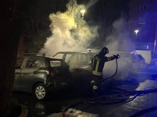 A fuoco l'auto di una giornalista del Tg1. Indagano i carabinieri
