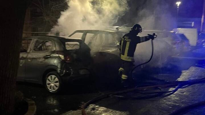 A fuoco l'auto di una giornalista del Tg1. Indagano i carabinieri