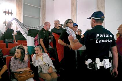 Assalto pro Pal al Comune di Milano 14