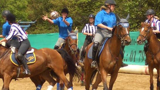 Torna l'horseball, la partita di basket in sella ai cavalli