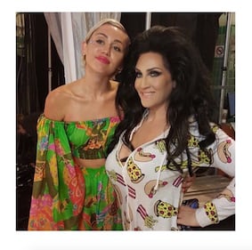 Pizza, gattini, nudità e drag queen: la vita privata in pubblico di Miley Cyrus 21