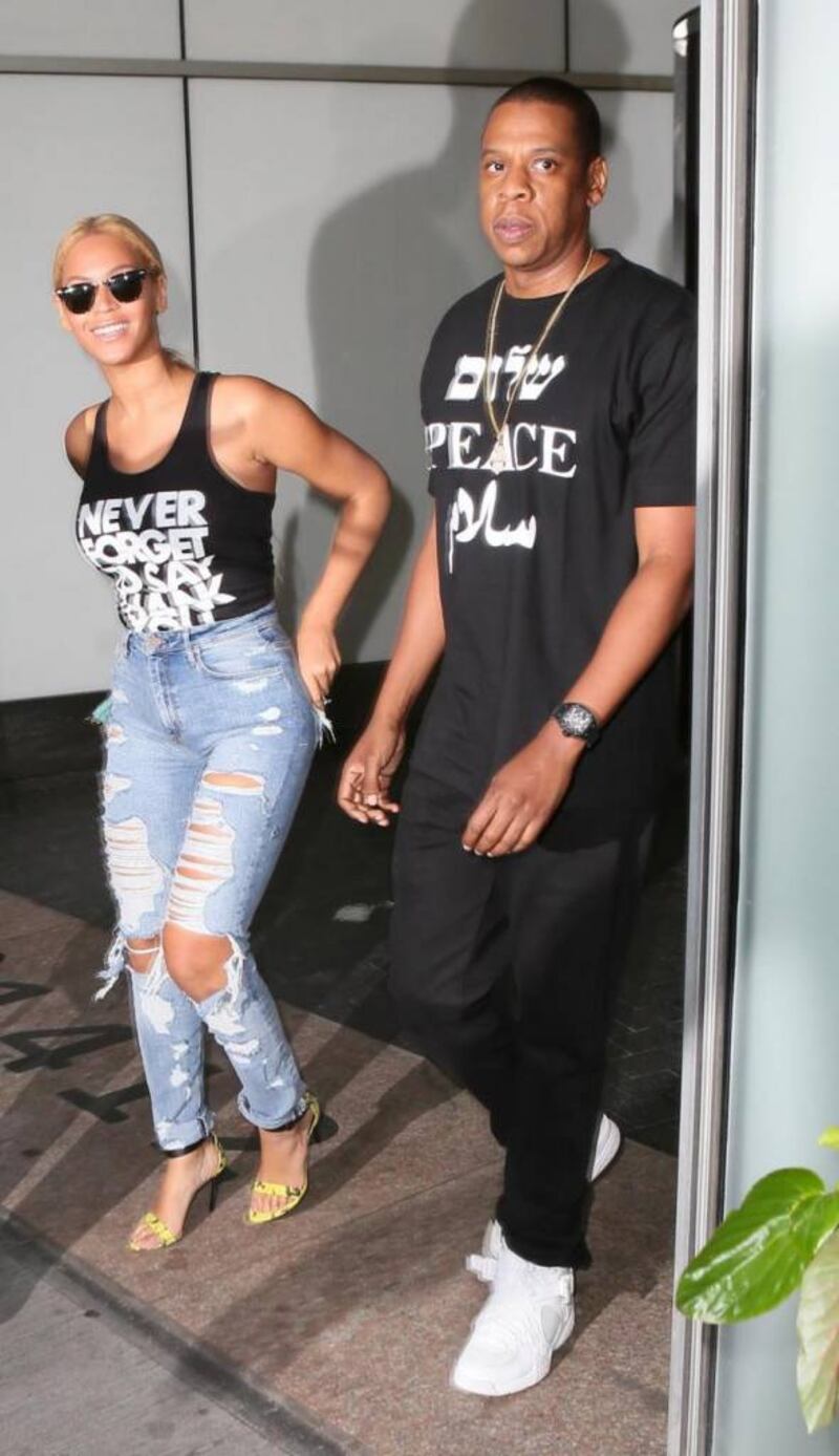Beyonce a New York, jeans strappati e curve mozzafiato 4