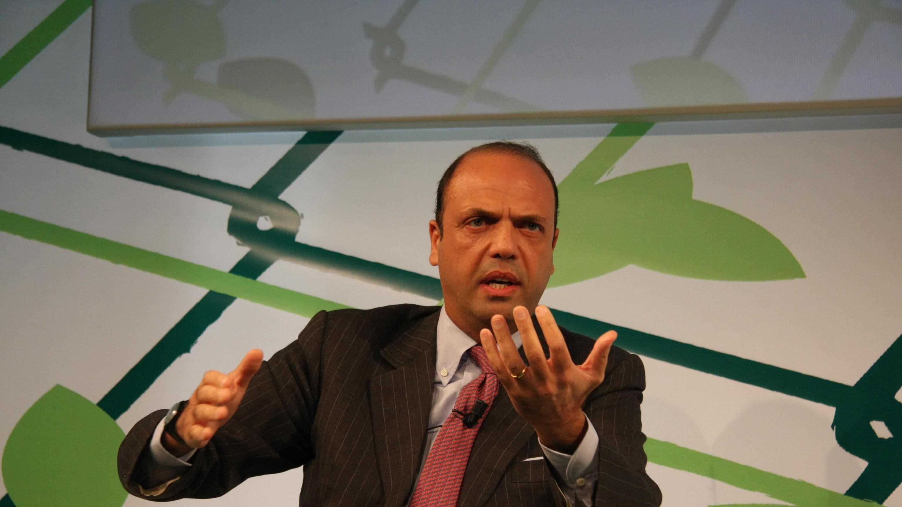 Alfano: "Dopo la telefonata tra Monti e Berlusconi la vicenda è chiusa"