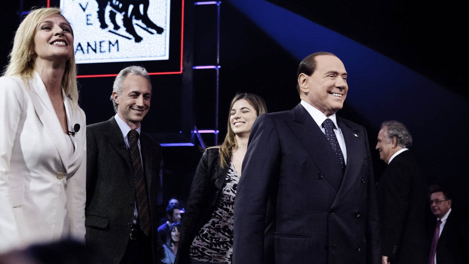 Il Cav vince il duello con Santoro: boom di ascolti e balzo avanti nei sondaggi