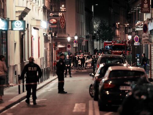 Parigi, il terrorista era un ceceno di 21 anni. Fermati i genitori