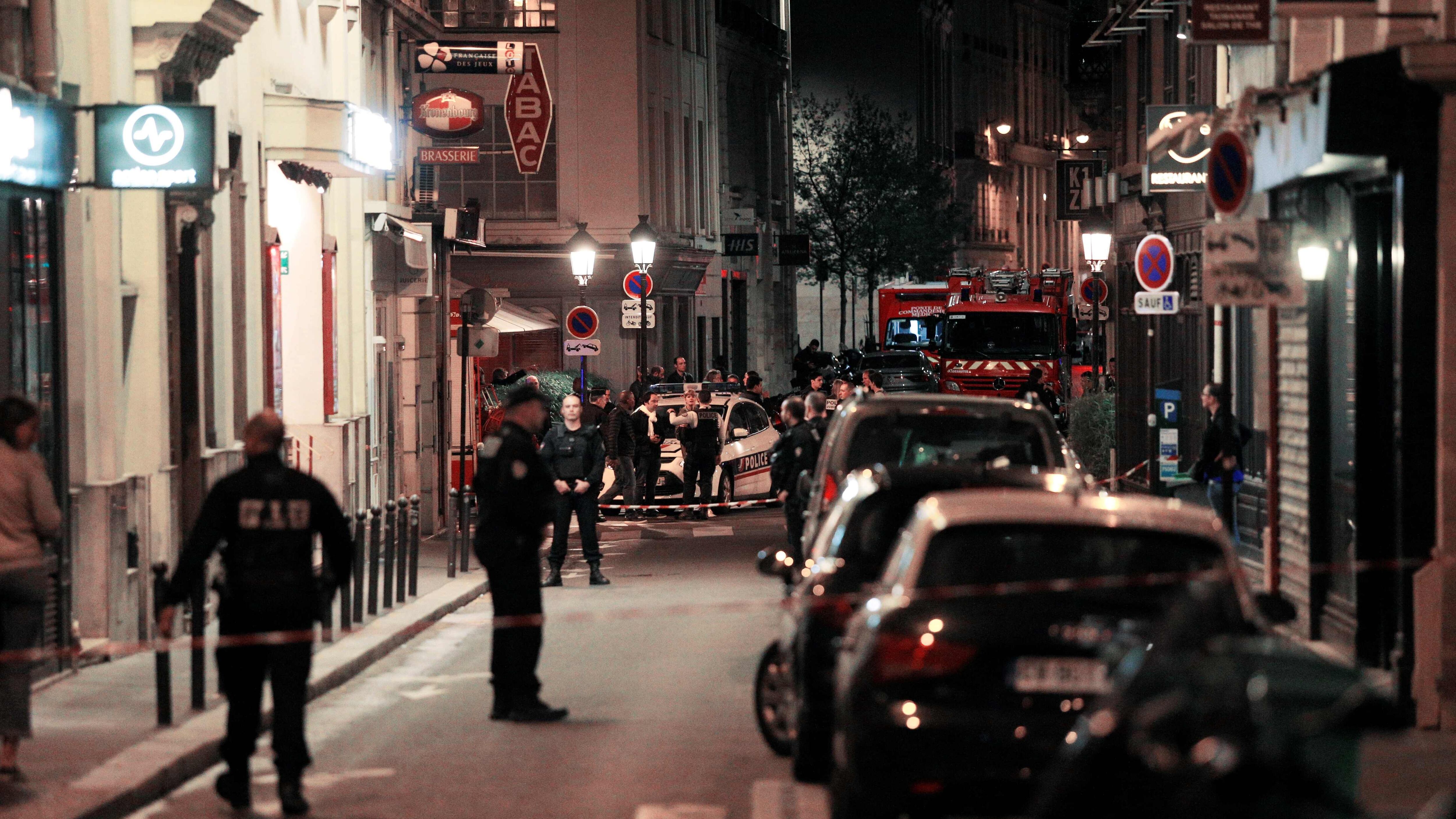 Parigi, il terrorista era un ceceno di 21 anni. Fermati i genitori