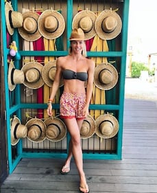 Martina Colombari sexy al mare 3