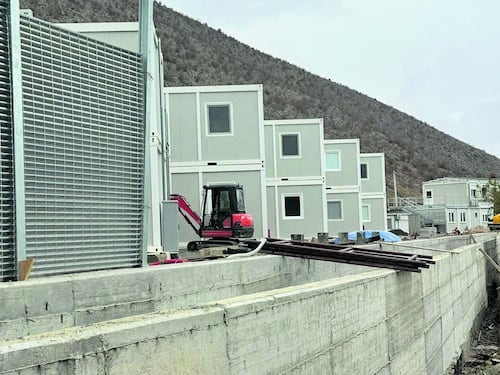 Migranti, viaggio nell'hotspot di Tirana: bloccherà i clandestini diretti in Italia