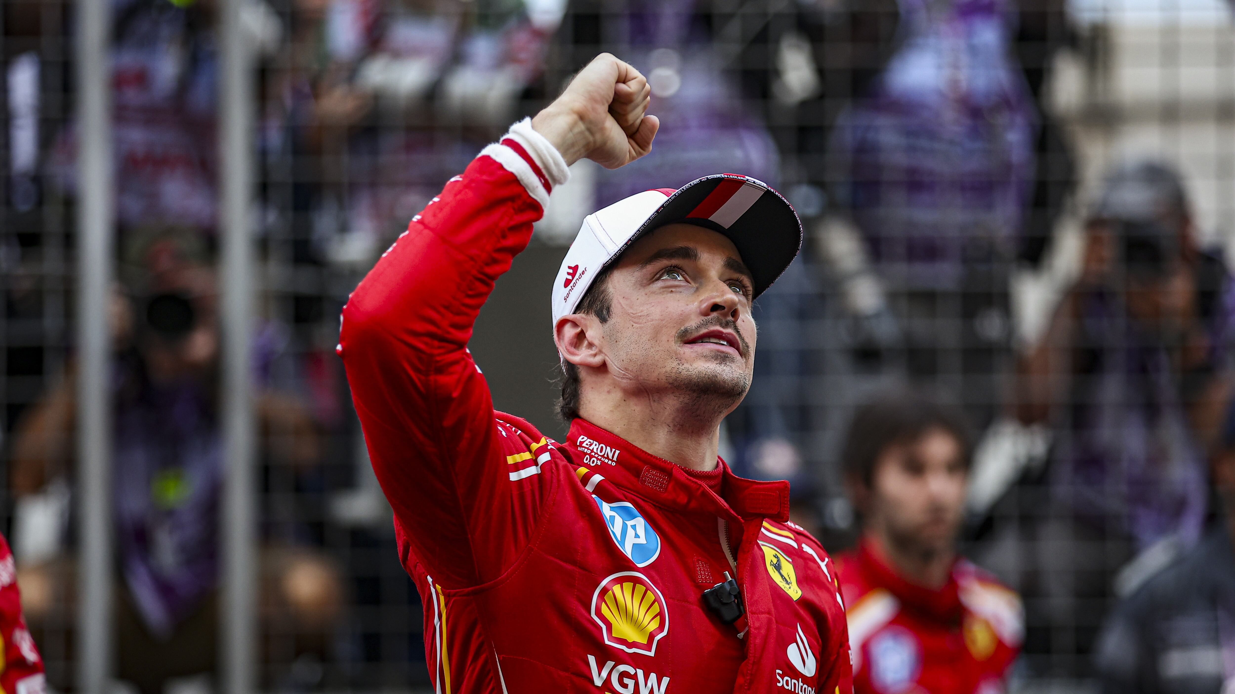 "Pensavo a mio padre...". Le lacrime di Leclerc per la vittoria a Montecarlo