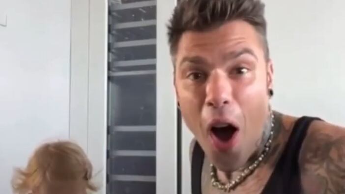 La figlia di Fedez spiazza il cantante e durante la diretta lo chiama così