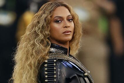 Beyoncé, dama sexy ai Grammy 2017 16