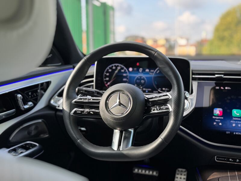 Mercedes Classe E 300e: guarda la gallery della berlina ibrida super lusso 19