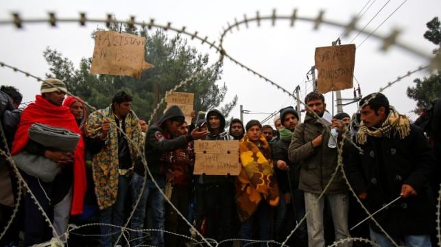 L'allarme dei servizi segreti francesi: "I migranti provocheranno una guerra civile"