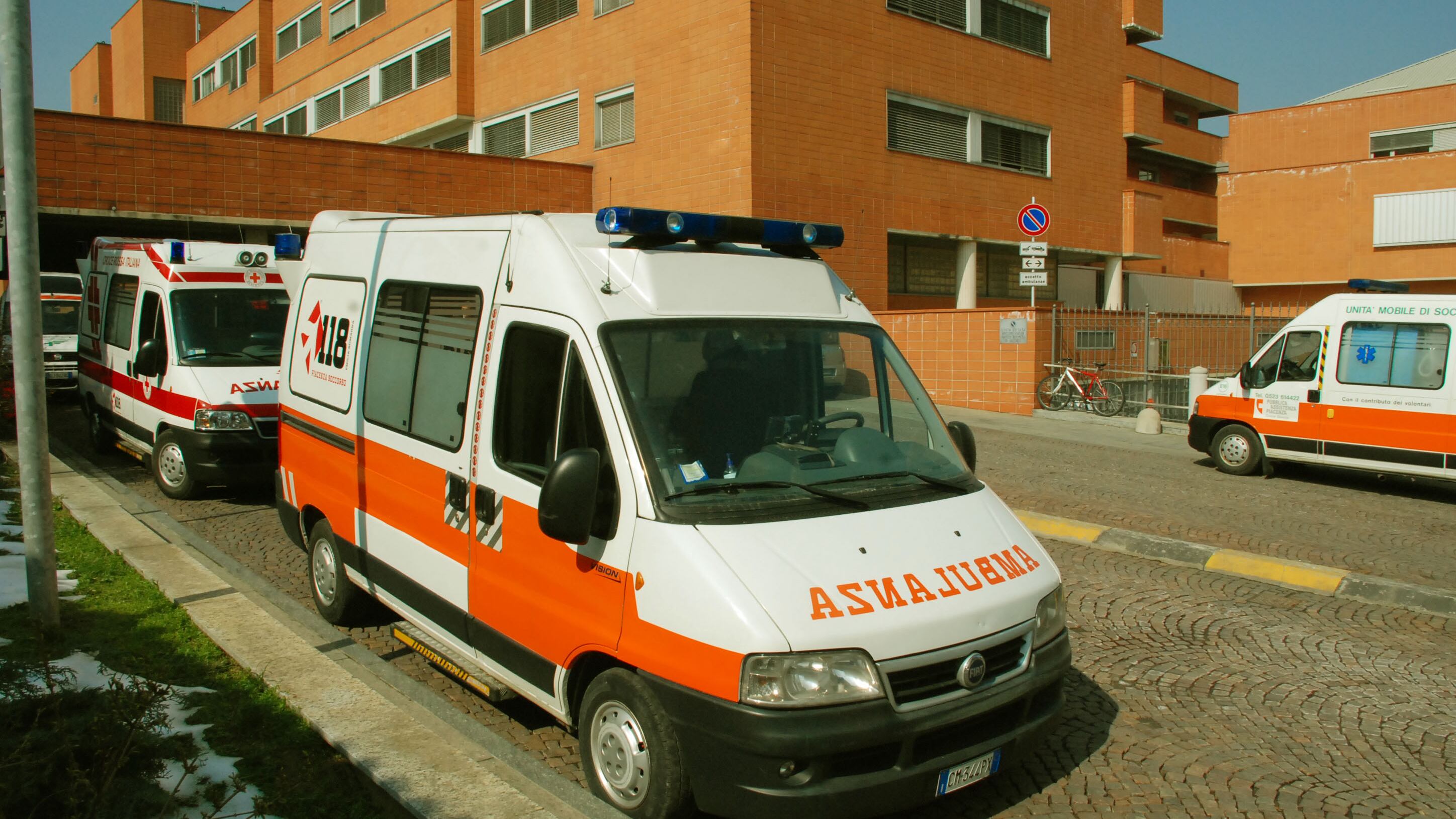 Il primario violentava dottoresse e infermiere in ospedale. "32 abusi in 45 giorni"