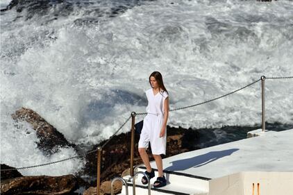 In Australia le modelle sfilano in riva al mare 3