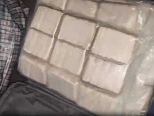 Il magazzini, i copertoni e i 1.400 panetti di hashish: maxi sequestro di droga a Milano