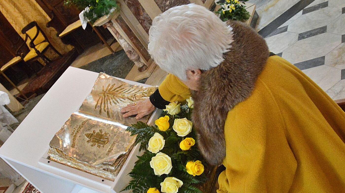 Imperia: oltre 500 fedeli accolgono la reliquia di Papa Giovanni Paolo II