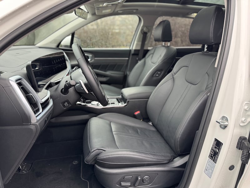 KIA Sorento HEV 2025: guarda la gallery del SUV 7 posti ibrido full 20