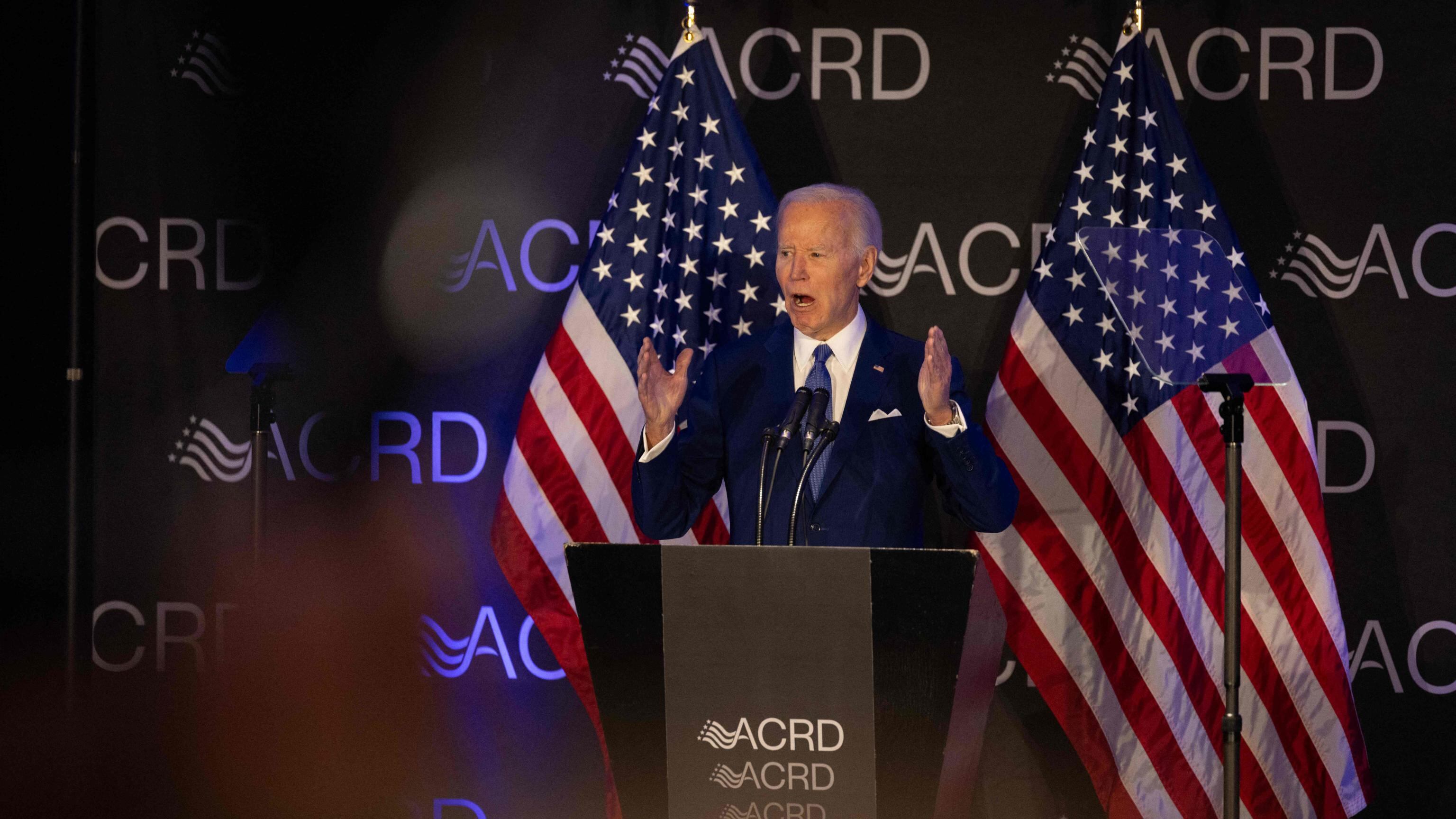 Biden riappare per accusarlo, la California gli fa causa