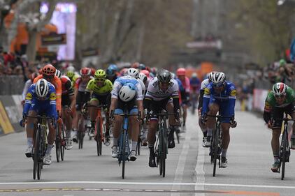 Le foto del francese Alaphilippe alla Milano-Sanremo 12