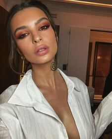 Emily Ratajkowski, hot con l'asciugamano 3