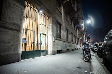 Aggressione a Milano: sei persone ferite, due in modo grave 8