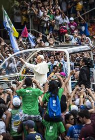 Il viaggio del papa e il bagno di folla 7