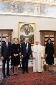 Ivanka Trump in Vaticano: velo nero per l'incontro con il Papa 2
