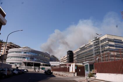 Case evacuate a Monte Mario ed elicottero antincendio all'opera: paura a Roma 1