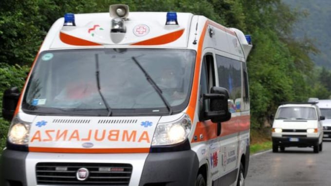 Bimba di tre anni getta il fratellino di 5 mesi dalle scale: gravissimo